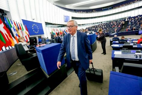  13 Septembre 2017 - Jean-Claude Juncker quitte l'hémicycle du Parlement de Strasbourg 
