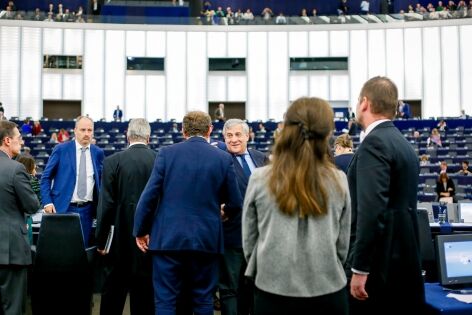  4 Octobre 2017 - Antonio Tajani (C) Président du Parlement européen, dans l'hémicycle du parlement de Strasbourg