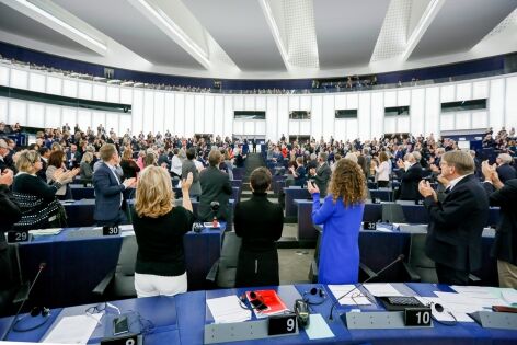  24 Octobre 2017 - Minute de silence et applaudissements dans l'hémicycle du Parlement de Strasbourg pendant l'hommage à la journaliste maltaise Daphne Caruana Galizia assassinée 